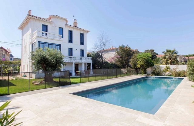 Charming villa renovated at Pointe Rouge - large pool - Rare