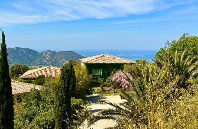 Charming villa with jacuzzi