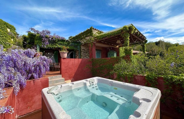 Charming villa with jacuzzi