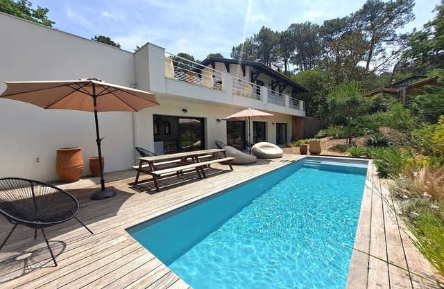 Charming villa with heated pool near the beach
