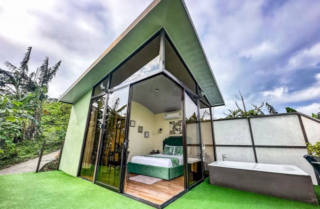 Charming villa with AC and outdoor Tub in La Fortuna.