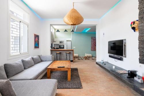 Charming Villa with Patio Tour Hassan