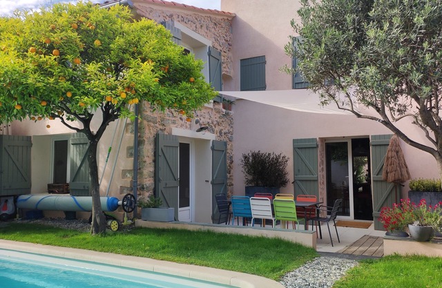 Charming villa with pool in Cuers