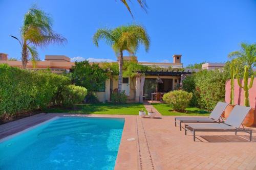 Charming Villa with Private Pool, BBQ