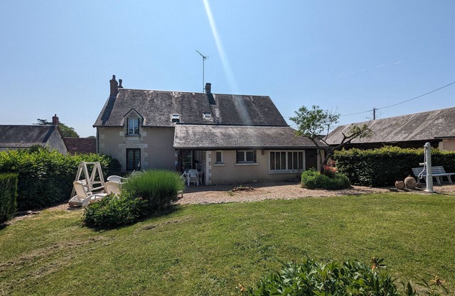 Charming Village House with Large Garden, Games Room, and Proximity to Loire Castles and Beauval Zoo