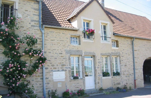 CHARMING VINEYARD HOUSE ENTIRELY RESTORED