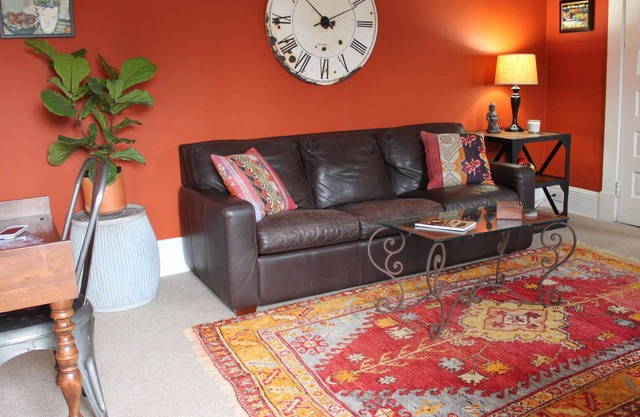 Charming & Warm - A+ Location Near Emory