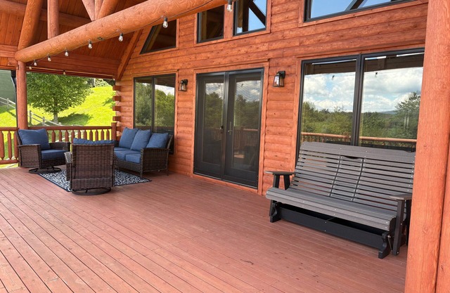 Chasing Clouds Cabin - year round views, river access