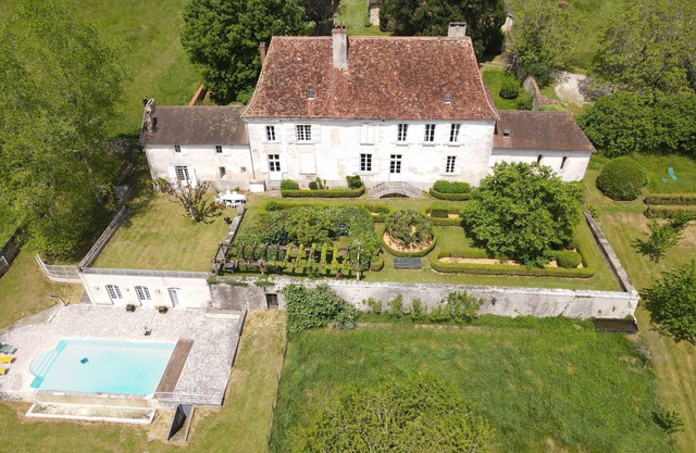 Château Barbadeau – Exceptional Stay with Private Pool in the Heart of Périgord