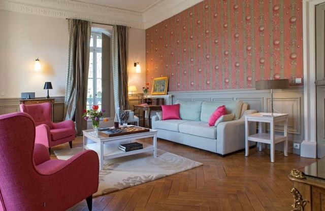 CHATEAU CLEMENT - Suite Marie Antoinette: Authenticity