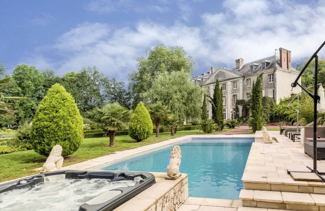 Chateau De La Porte - Nine Bedroom Castle, Sleeps 17