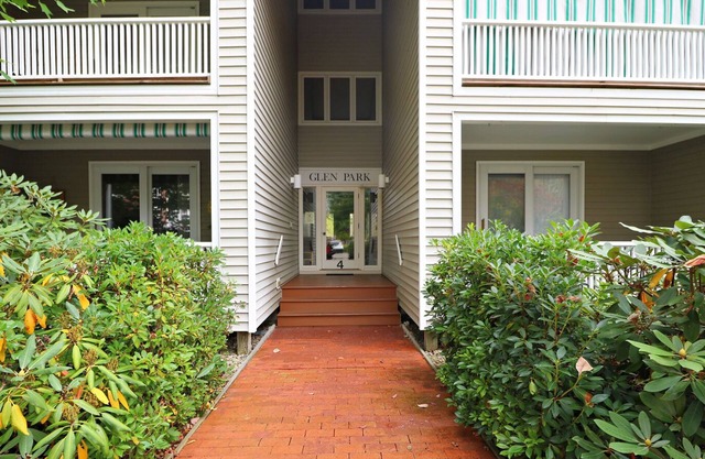 Chautauqua Institution: Centrally located 2nd floor condo, adjacent to Bestor Plaza!