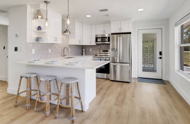 Cheerful 3-Bedroom Close to Beaches w/ Water View