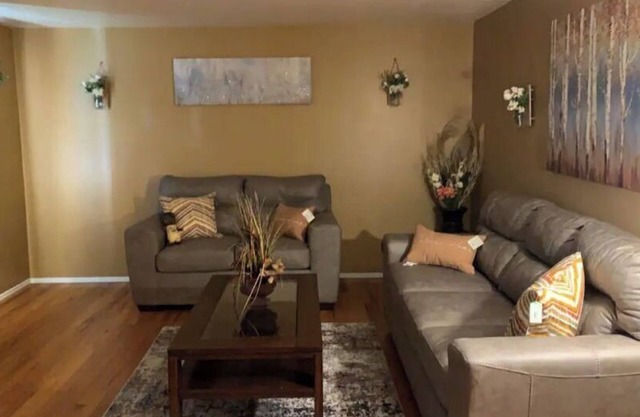 Cheerful 4BR/12BD “Ravishing Ranch”