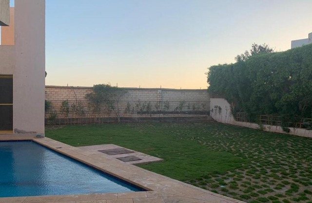 Cheerful 6 bedroom villa with pool.