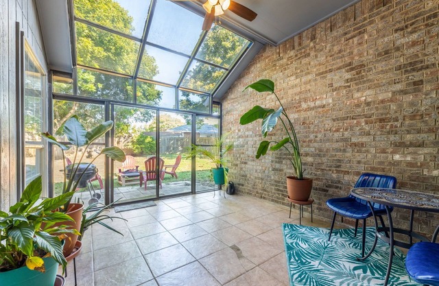 Cheerful Home w/Huge Private Fenced Yard, 6 Smart TVs, Games, & Big Rooms