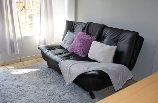Cheerful Home with Braai area near Shopping Centers