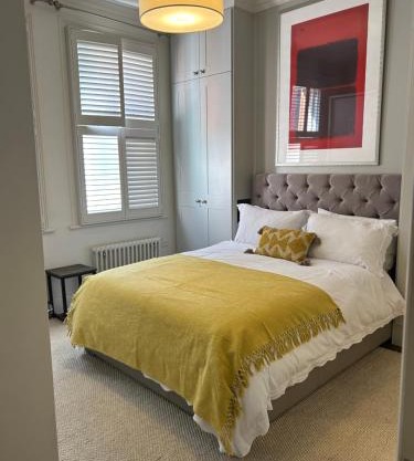 Chelsea flat, convenient and quiet