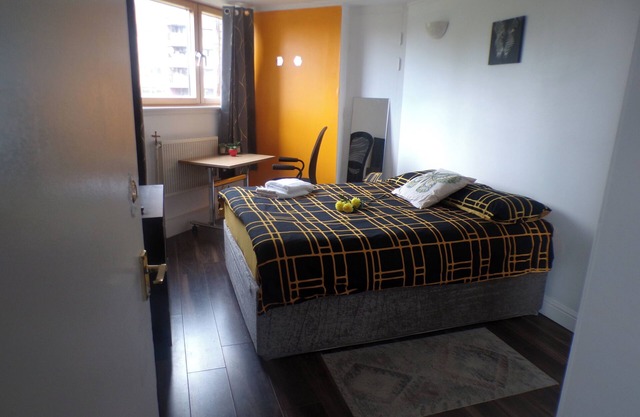 Chelsea Orange Apartment Sleeps10-PetsOK-Parking