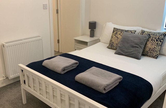 Cheriton Gardens - Modern 2 Bedroom Apartment In The Heart of Folkestone