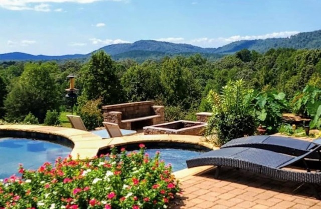 Cherrywood Ranch: Elegant Wedding Venue Mountain Views & Resort-Style Pool