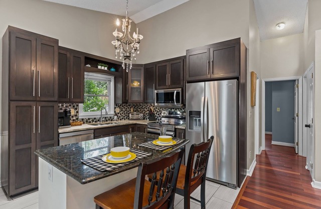 Cheryl House - We Love Doggies - Mid Town Location