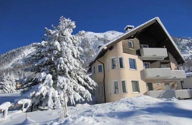 Chesa Basilisk 1 - Public transport included