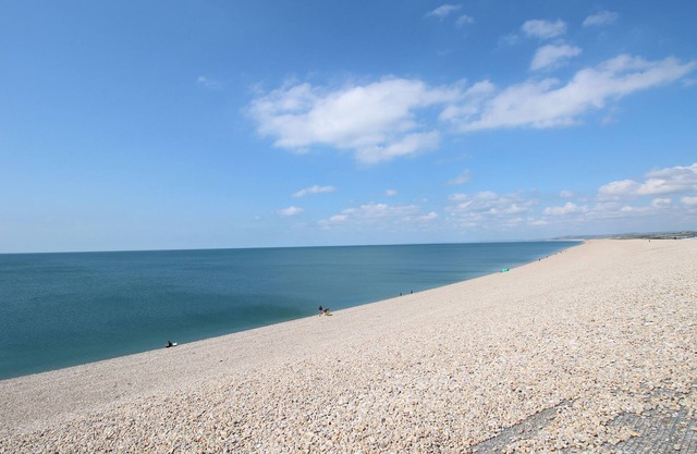 CHESIL VIEWS, pet friendly, character holiday cottage in Fortuneswell