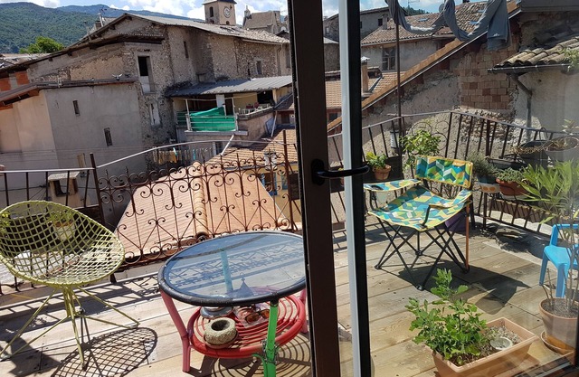 Chez A-Création: atypical house in the heart of the village of Tallard