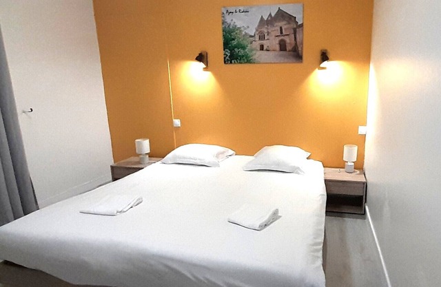 Chez Benjamin -> 4 to 6 people in the center of Azay