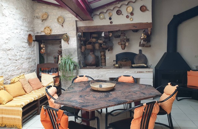 CHEZ DANIELE - Charming house in the heart of the village of Lalbenque