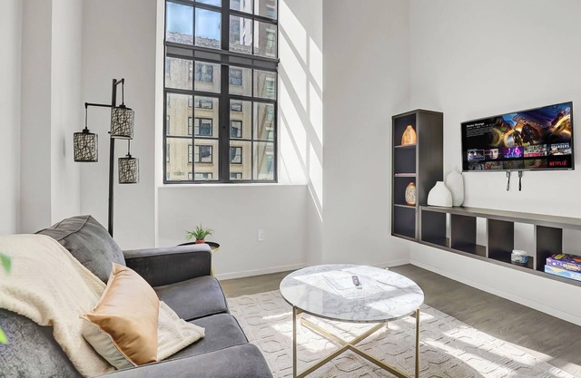 Chic 1-bed loft in Playhouse square, near Stadiums, Theater, Dining, Pets OK