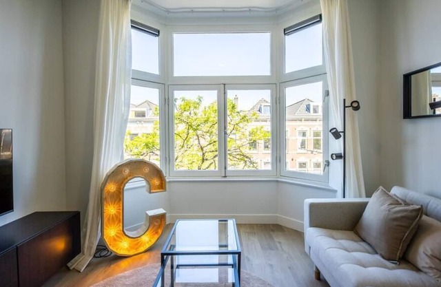 Chic 1 Bedroom Serviced Apartment 54m2 -NB304C-