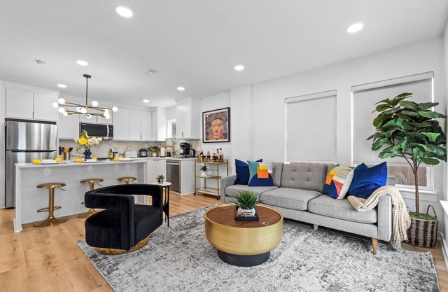 Chic 2BR flat w/fireplace & gated parking