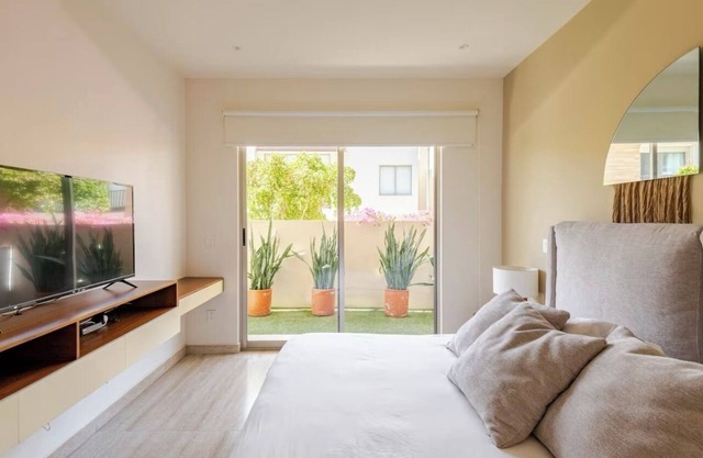 Chic 3-bedroom villa with fitness room and AC in charming Cabo San Lucas