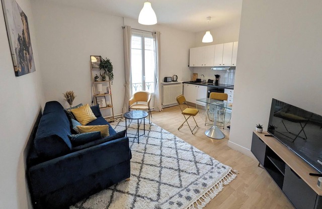 Chic and charming flat in city center - 25min from Paris