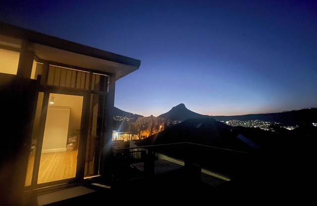 Chic City Home with Table Mountain Views