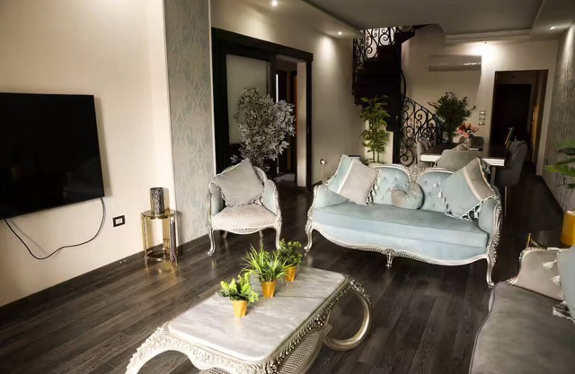 "Chic City Stay" @ Midtown next to the AUC