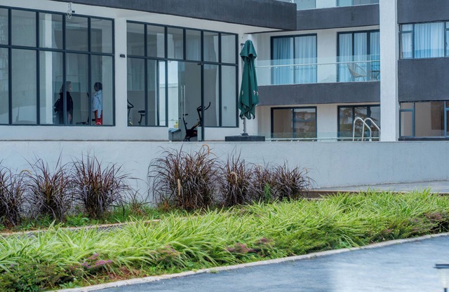 Chic Deluxe Studio with Balcony, Gym & Pool Access – Close to JKIA & SGR