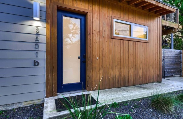 Chic East Austin Home-New-Walkable-Free Parking