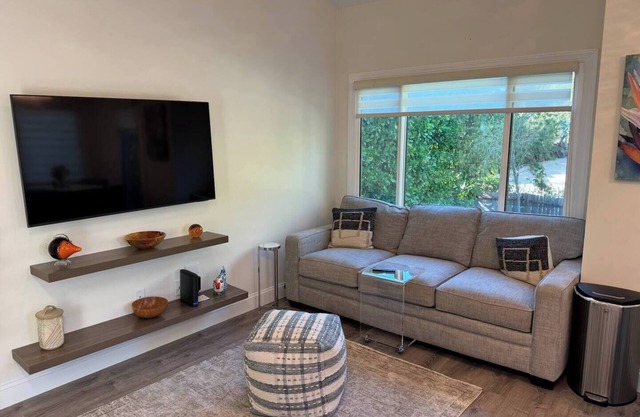 Chic East Naples Retreat - Walk to Celebration Park, Near 5th Ave & Beach