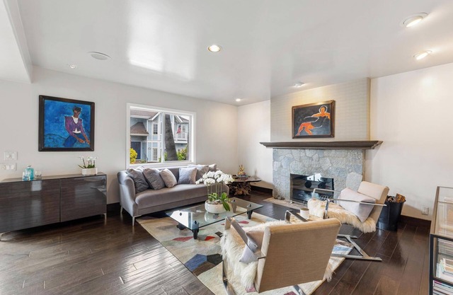 Chic Family Beach Home on Coveted Flat Walk Street. Pet Friendly!