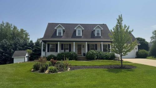 Chic Lake Geneva Retreat Spring & Summer Getaway Near Lake & Golf