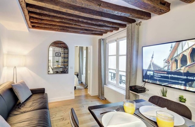 Chic Marais Retreat | Steps to Cafes & Notre Dame