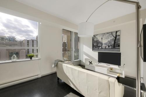 Chic & Modern Apartment In The Heart Of Downtown