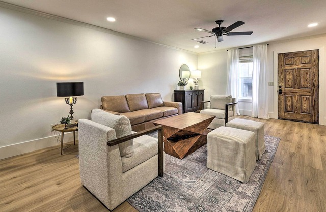 Chic Springdale Townhome Near Dining & Sports