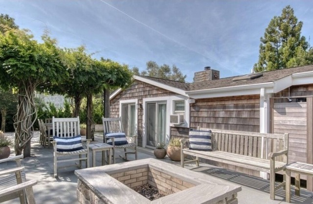 Chic Surfer Cottage in Amagansett Dunes - Private Oasis & Walk to Beach