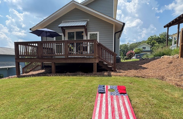 Chicopee House ~ Your 4 bd, 3 bath, Athens Getaway 1-mile to Sanford Stadium!