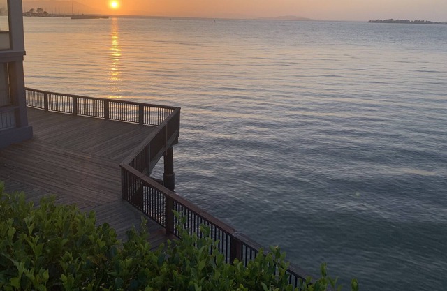 Chilling on the dock of the bay - luxury 1 bedroom/1 bath