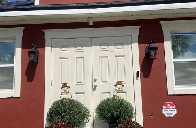 Chris & Tish Cozy Apartment 2 bedrooms, a bonus room. 2 beds for 3 people. Q&T